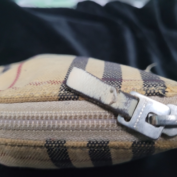 100% Authentic Burberry Nova Check Pouchette - Picture 3 of 3